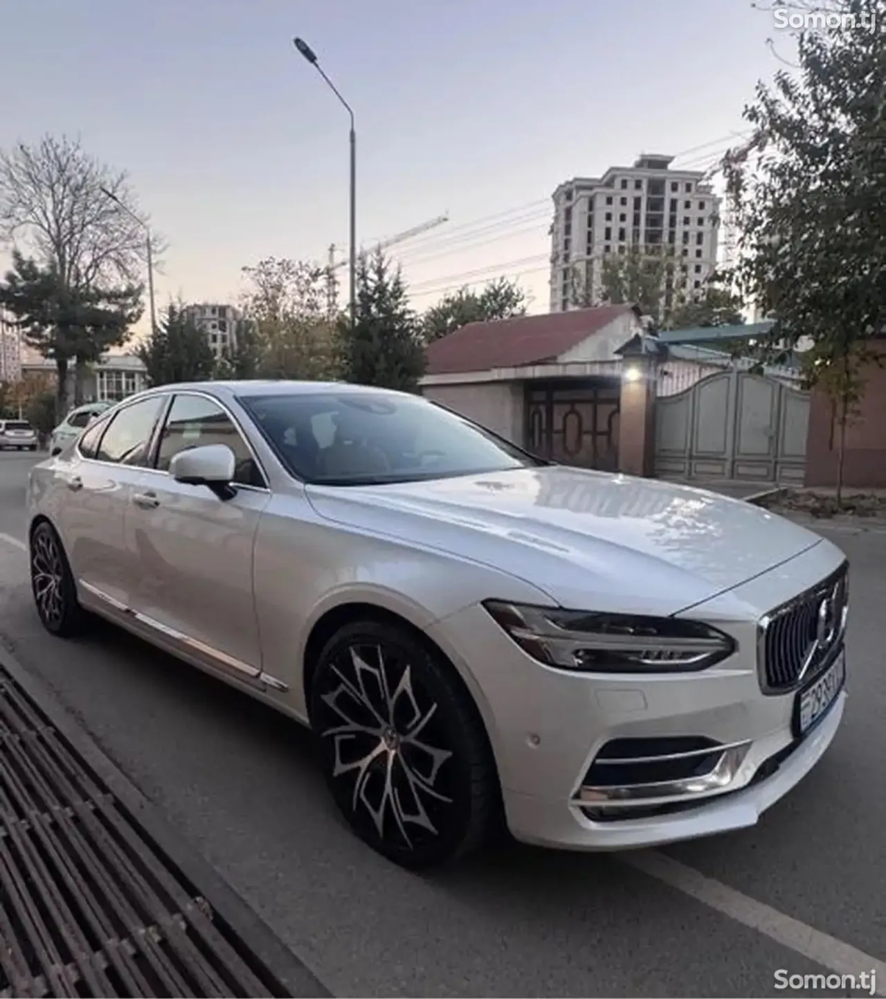 Volvo S90 2017 · 2.0 AT