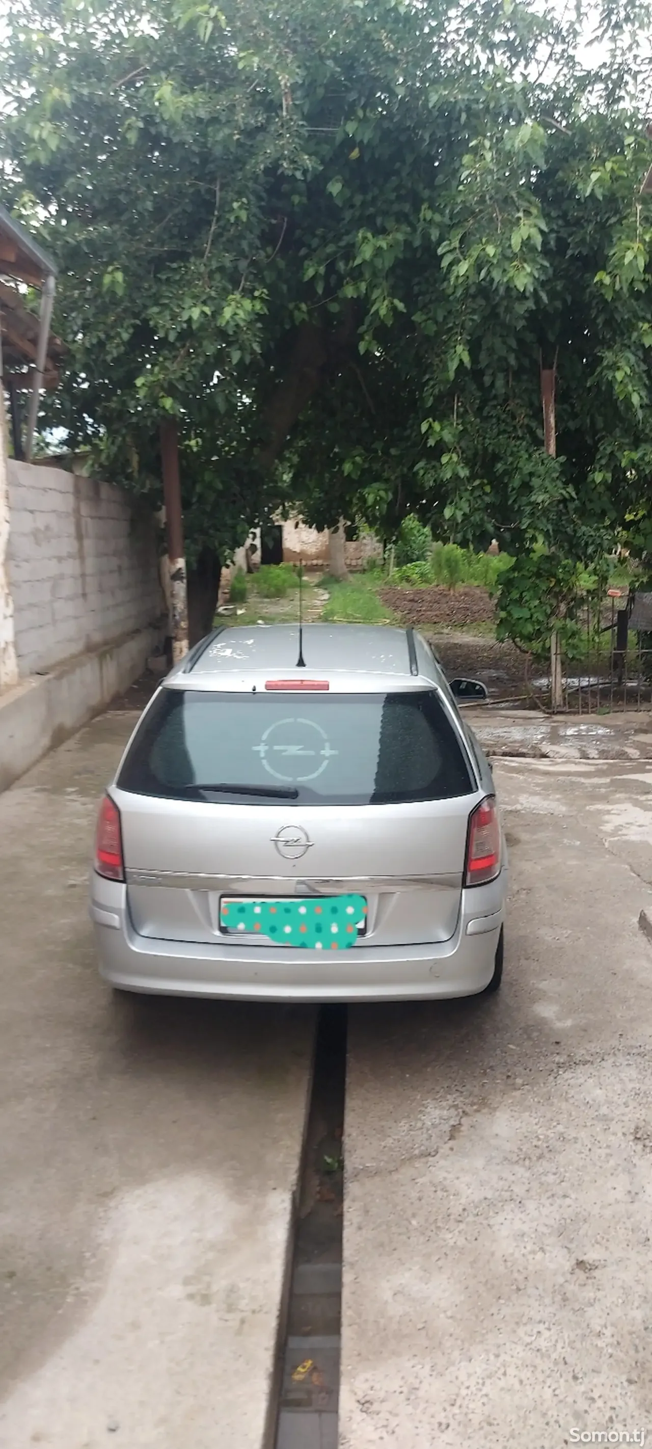 Opel Astra H 2011 · 1.6 MT