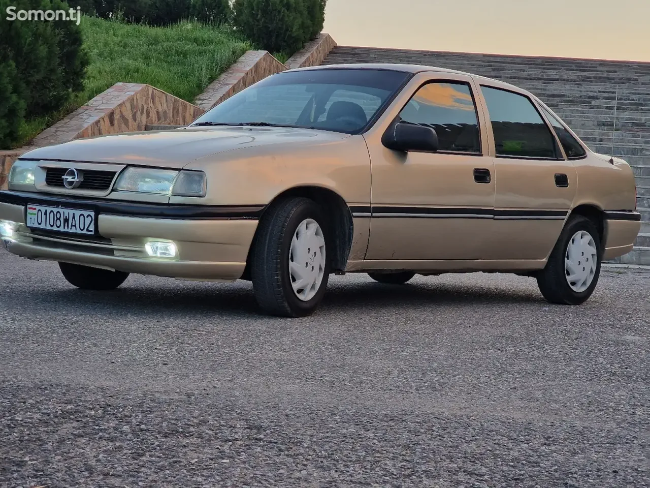 Opel Vectra A 1991 · 1.6 MT