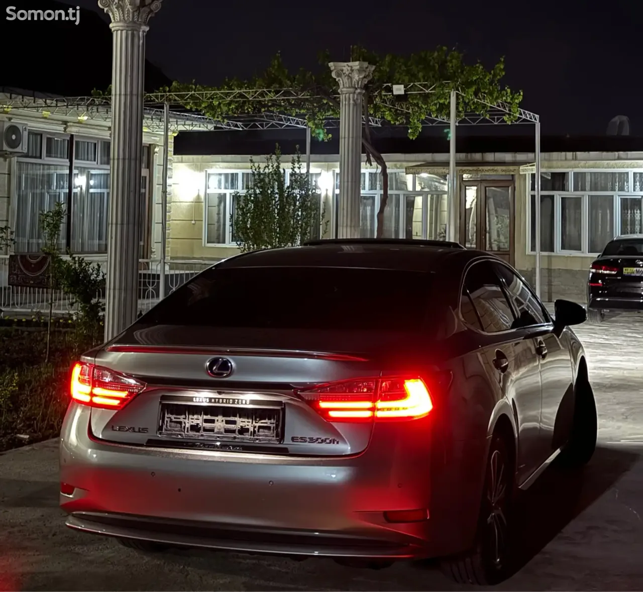 Lexus ES series 2017 · 2.5 AT
