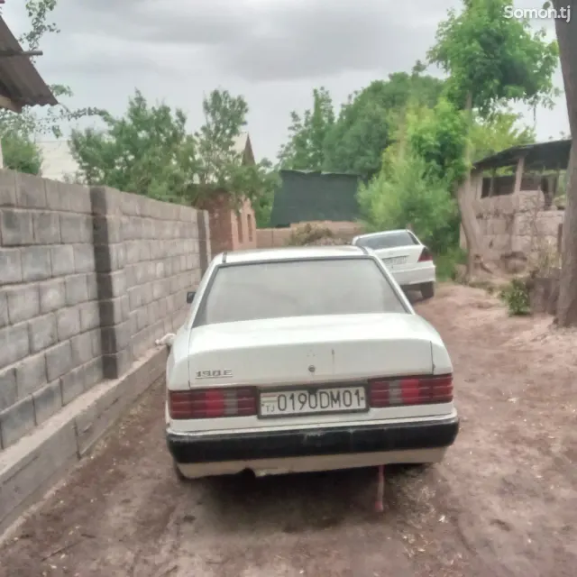 Mercedes-Benz W124 1987 · 2.0 MT