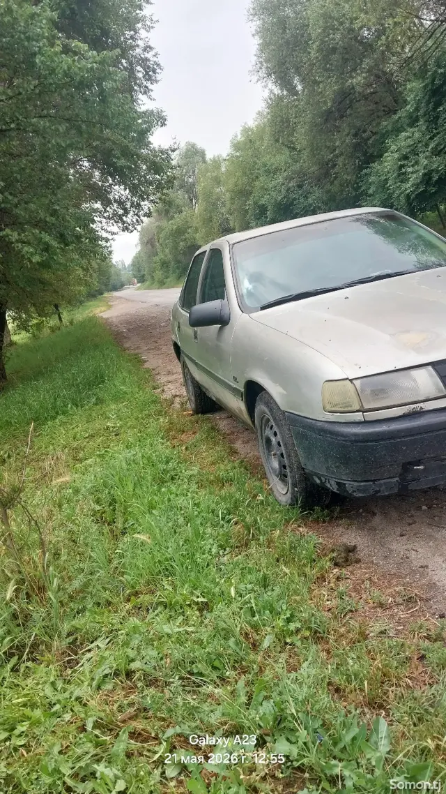 Opel Vectra A 1991 · 1.8 MT