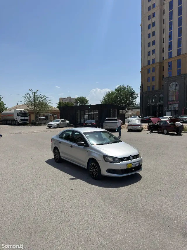 Volkswagen Polo 2015 · 1.6 AT