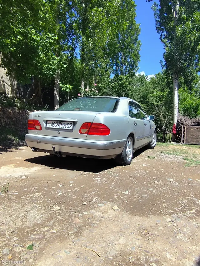 Mercedes-Benz E class 1996 · 2.2 MT