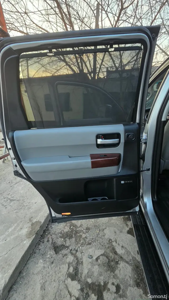 Toyota Sequoia 2018 · 5.7 AT
