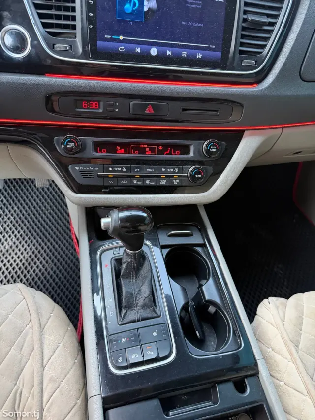 Kia Carnival 2014 · 2.2 AT