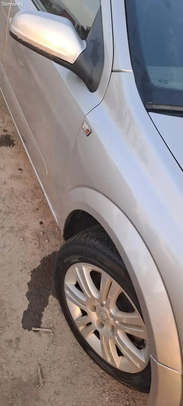 Opel Astra H 2005 · 1.4 MT