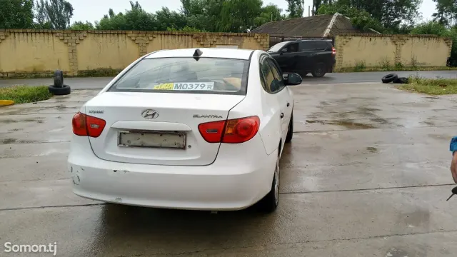 Hyundai Avante 2008 · 1.6 MT