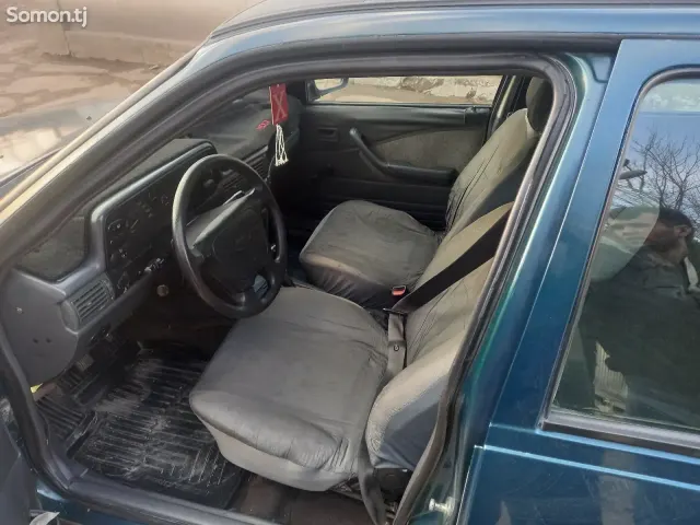 Daewoo Nexia 1995 · 1.6 MT