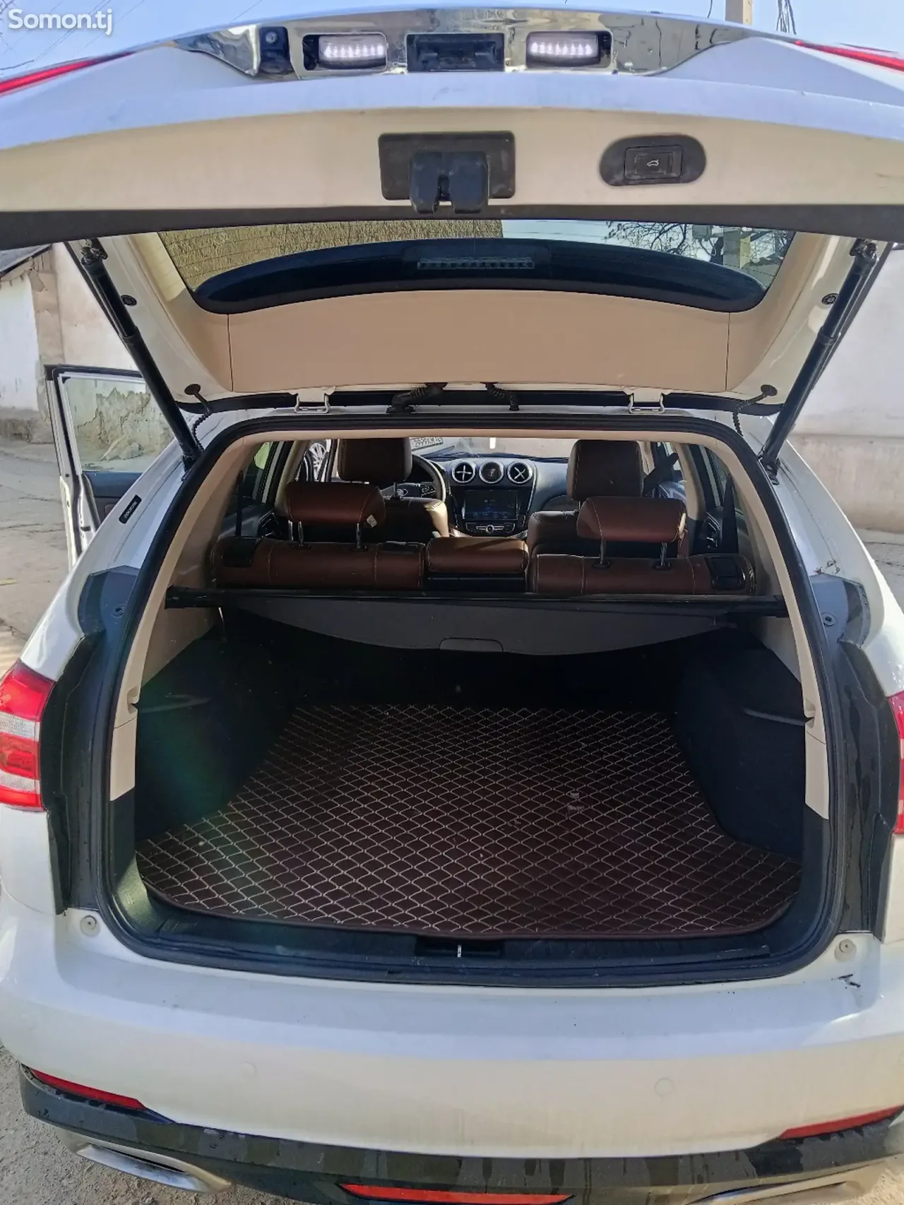 BYD Tang 2015 · 2.0 AMT