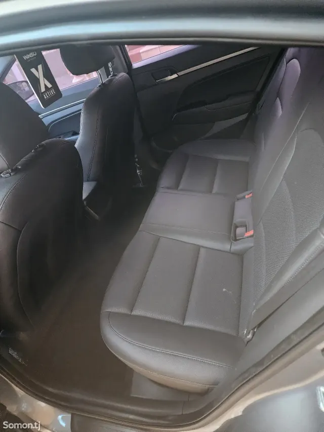 Hyundai Avante 2016 · 1.6 AT