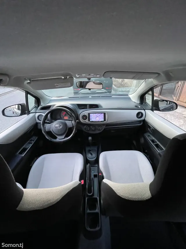 Toyota Vitz 2011 · 1.5 AT