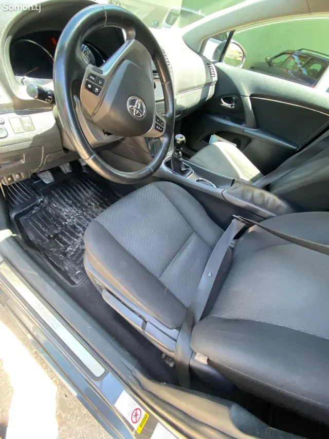 Toyota Avensis 2009 · 2.0 MT