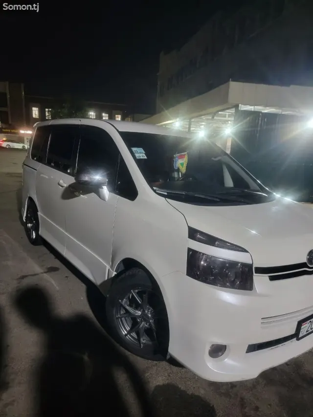 Toyota Voxy 2008 · 2.0 AT