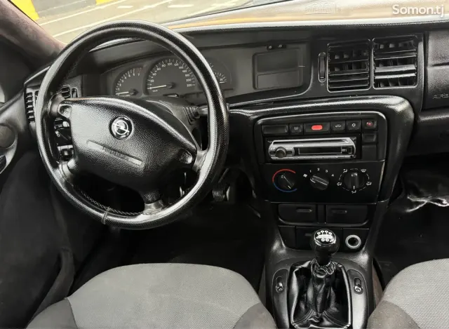 Opel Vectra B 1997 · 1.6 MT
