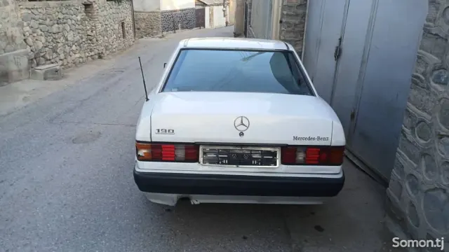 Mercedes-Benz W201 1991 · 2.0 MT