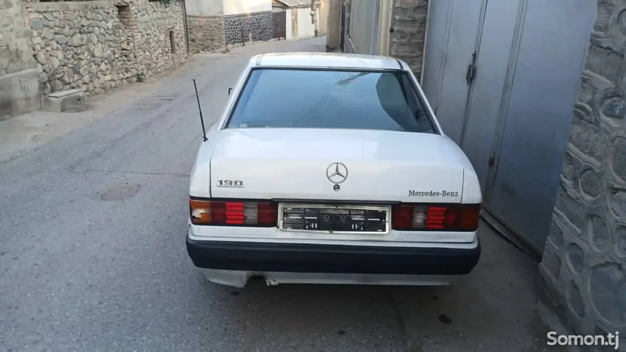 Mercedes-Benz W201 1991 · 2.0 MT