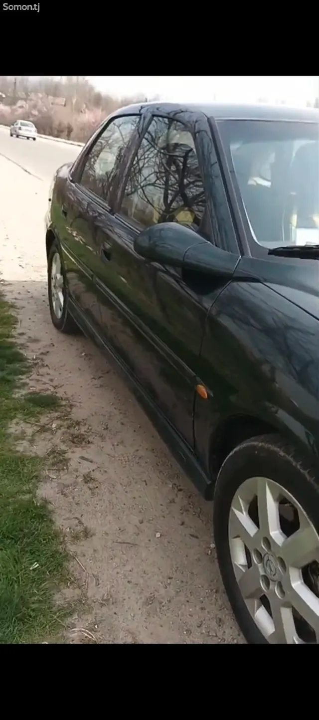 Opel Vectra B 1999 · 2.0 MT