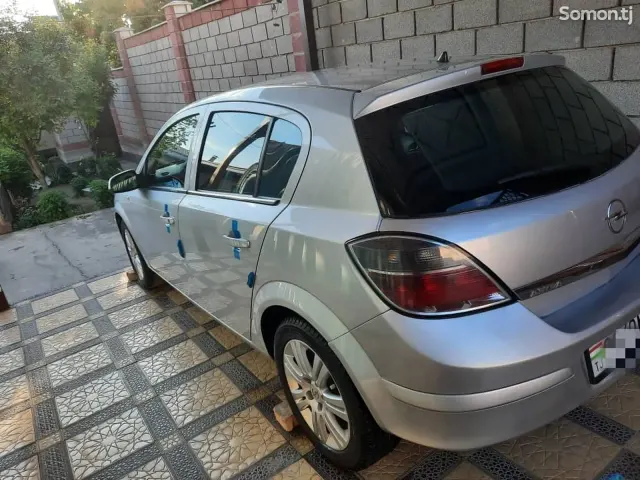 Opel Astra H 2010 · 1.6 MT