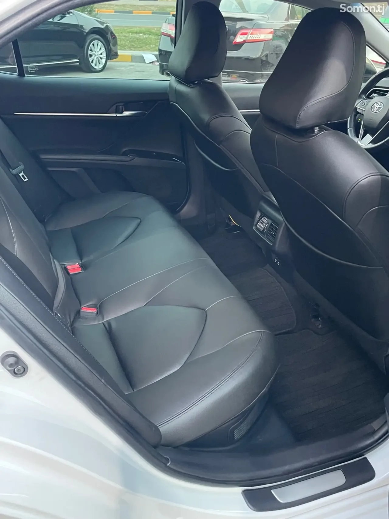 Toyota Camry 2019 · 2.5 AT