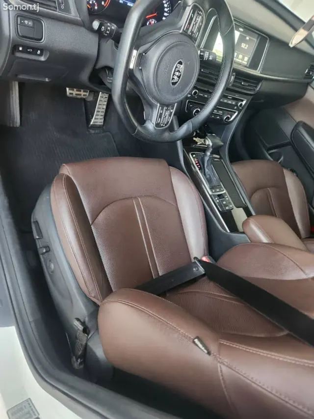 Kia K5 2016 · 2.0 AT