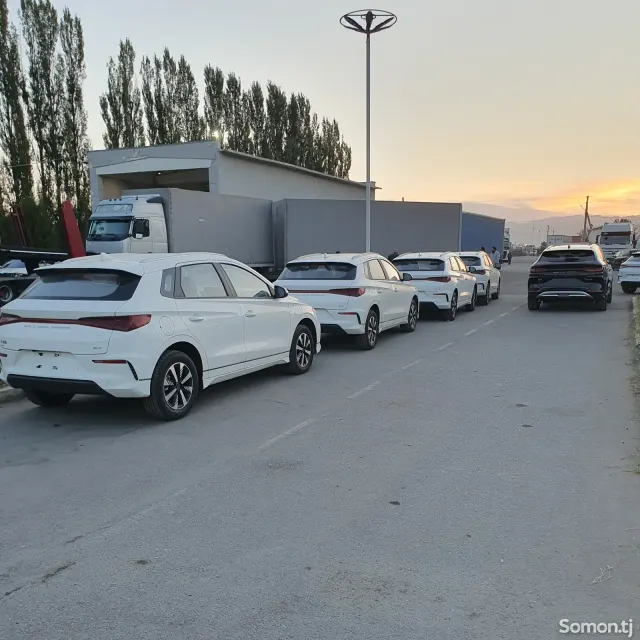 BYD E2 2025 · AMT