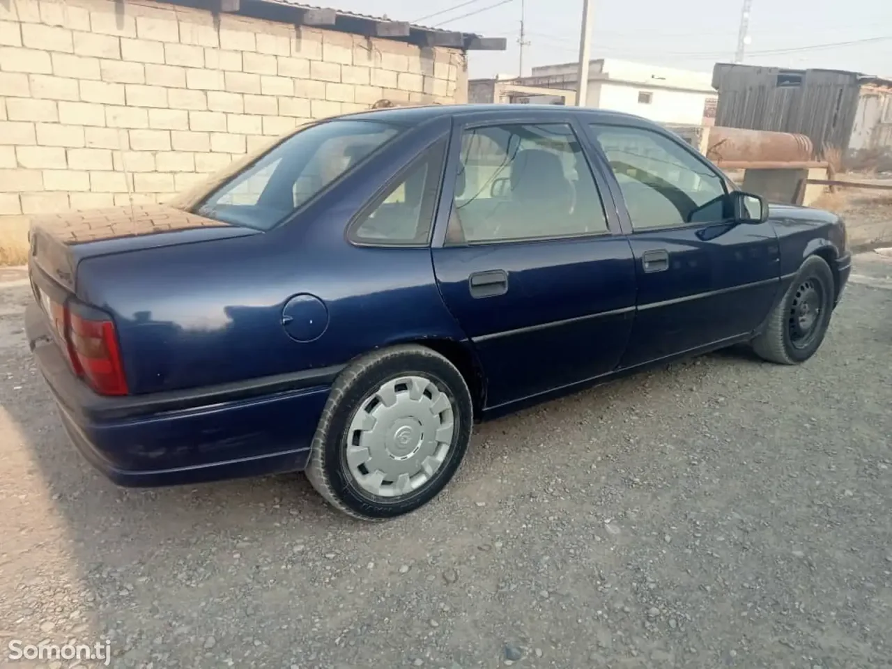 Opel Vectra A 1995 · 1.6 MT