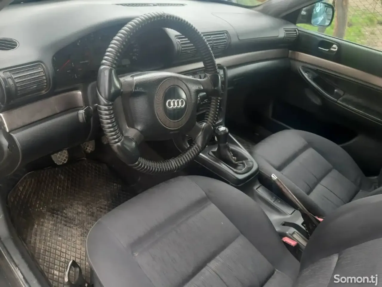 Audi A4 1998 · 1.6 MT