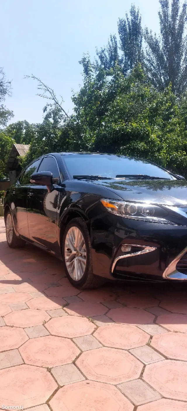Lexus ES series 2016 · 2.5 AT