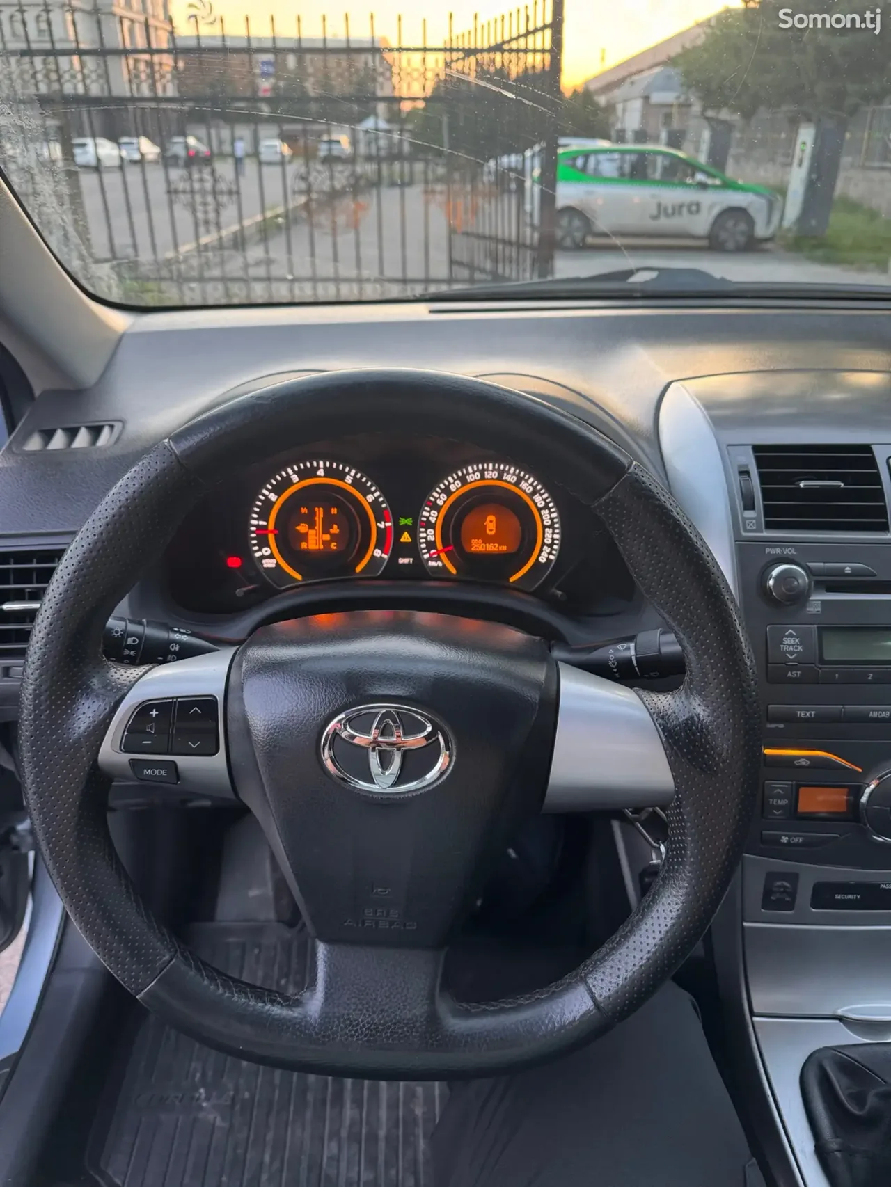 Toyota Corolla 2011 · 1.6 MT