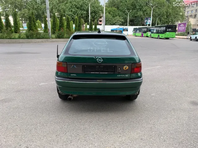 Opel Astra F 1998 · 1.6 AT