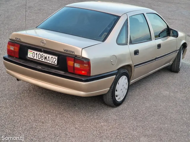 Opel Vectra A 1991 · 1.6 MT