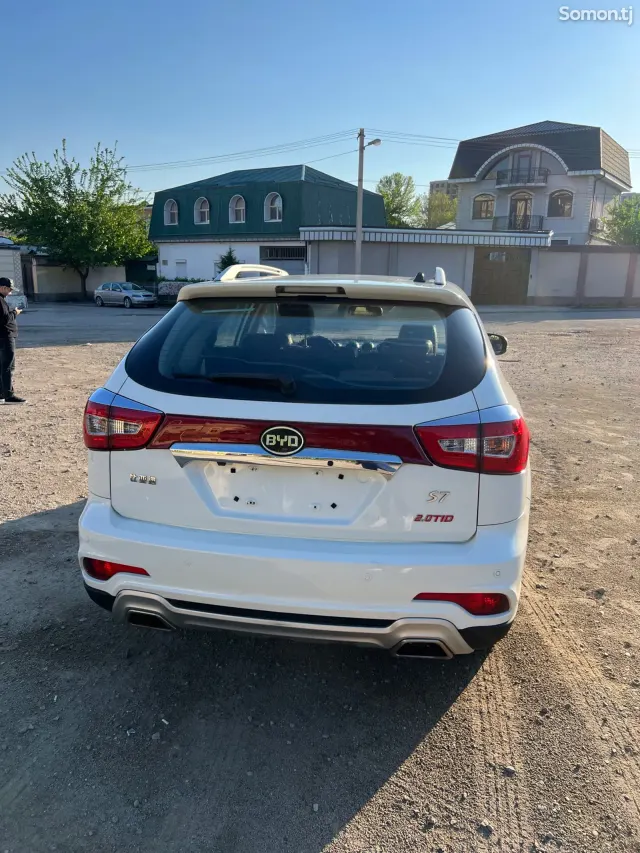 BYD S7 2015 · AT