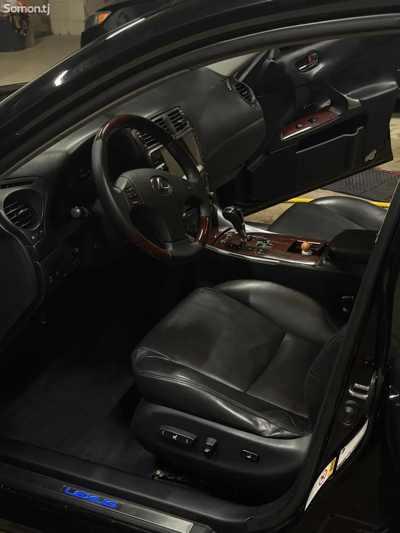 Lexus IS series 2008 · 2.5 AT