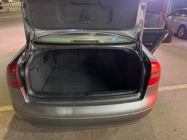 Audi A6 1999 · 2.4 MT