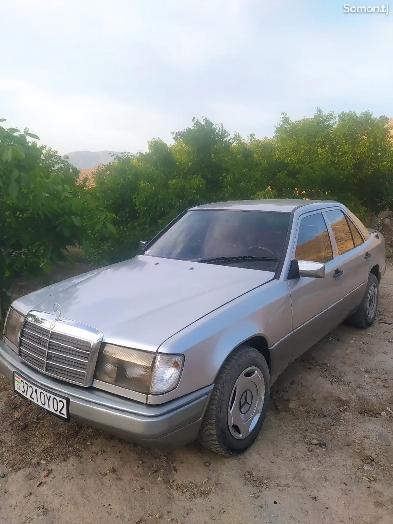 Mercedes-Benz W124 1985 · 2.0 MT