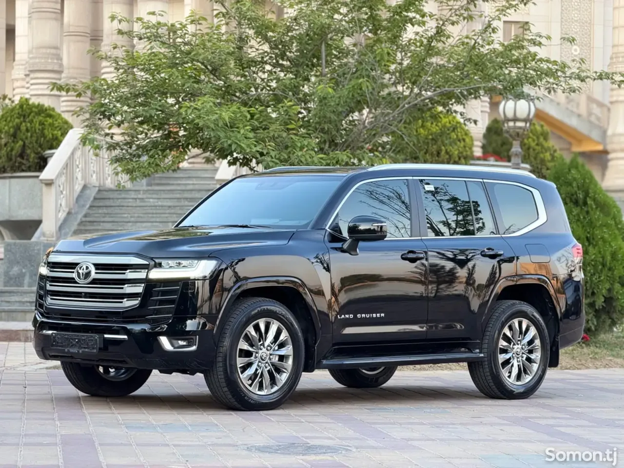 Toyota Land Cruiser 2025 · 3.5 AT