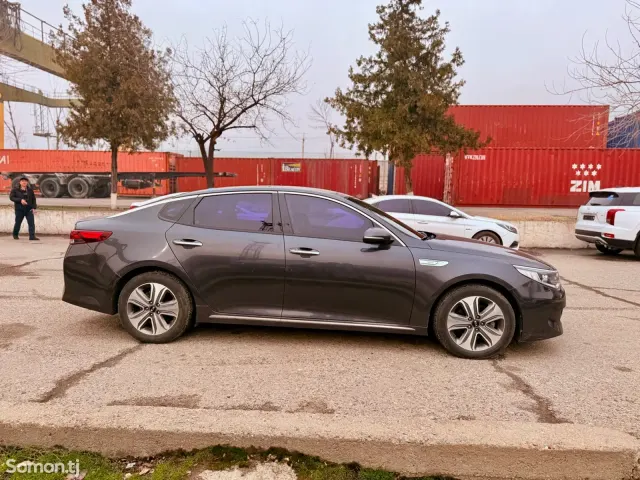 Kia K5 2018 · 2.0 AT