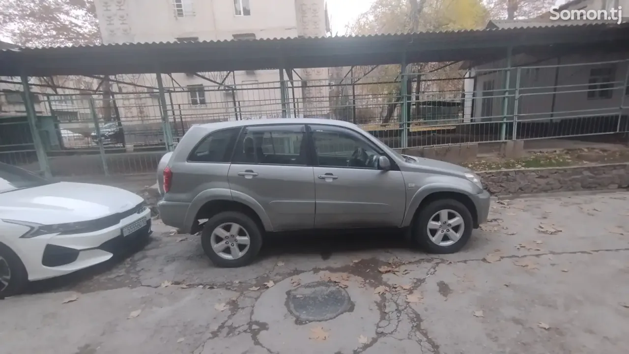 Toyota RAV 4 2002 · 2.0 AT