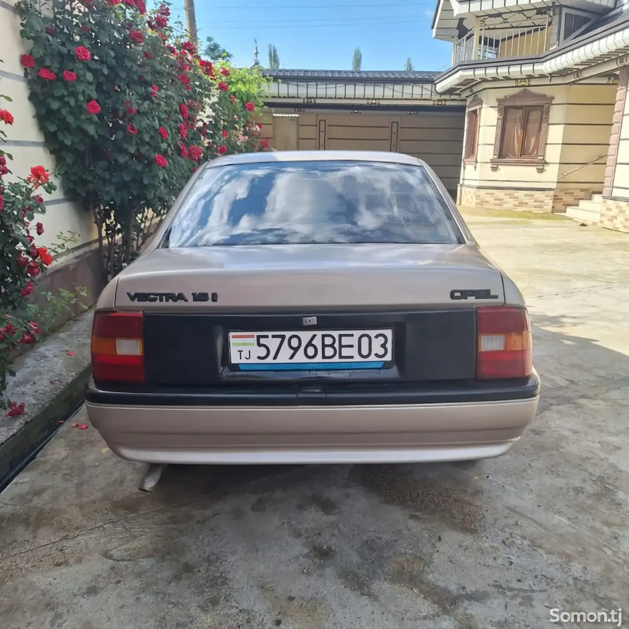 Opel Vectra A 1992 · 1.6 MT