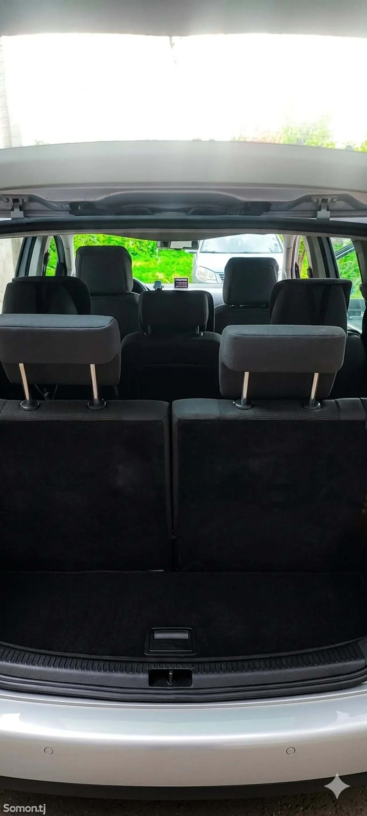 Volkswagen Touran 2006 · 1.9 MT