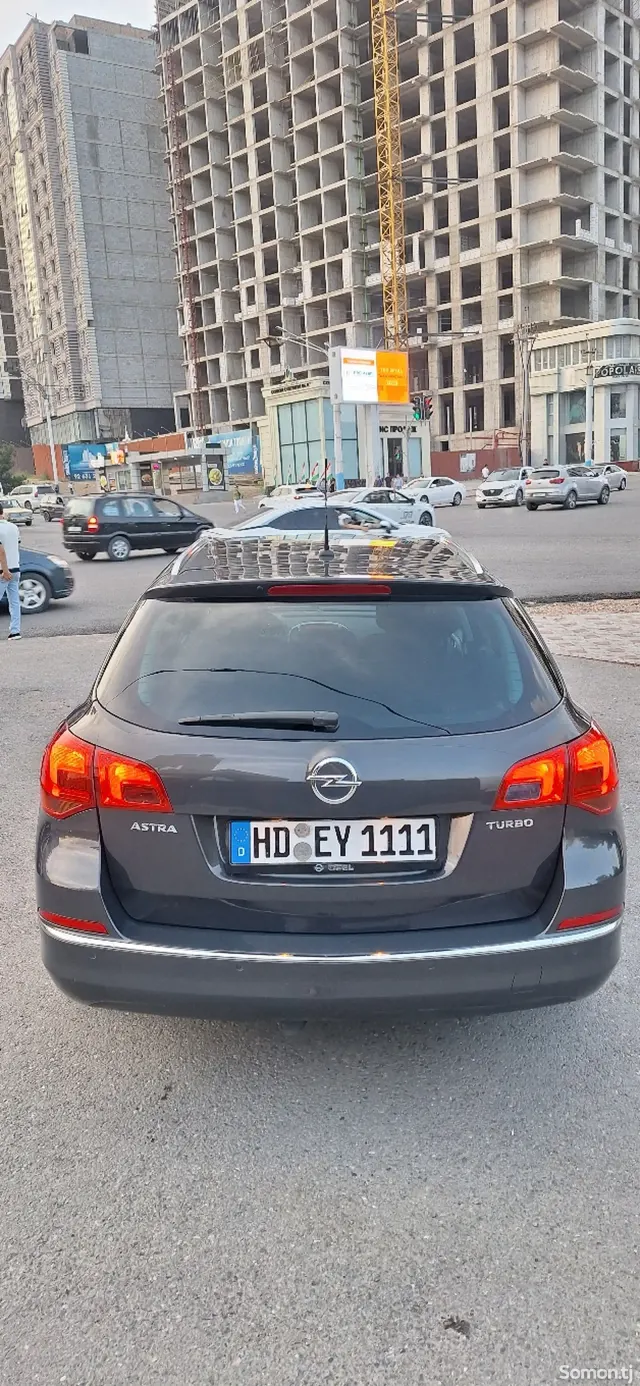 Opel Astra J 2015 · 1.4 MT