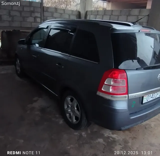 Opel Zafira 2006 · 2.2 AT