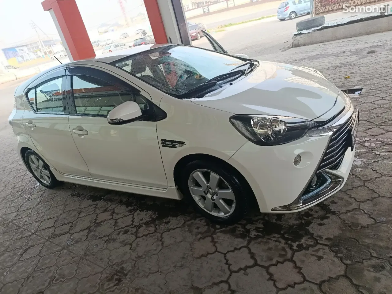 Toyota Aqua 2016 · 1.5 AT