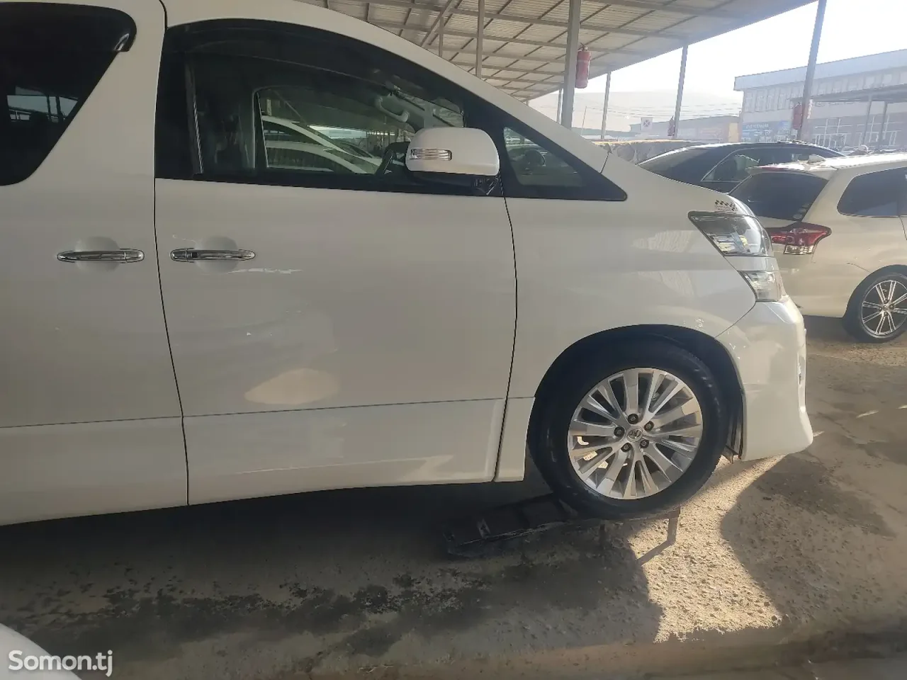 Toyota Vellfire 2014 · 2.4 CVT