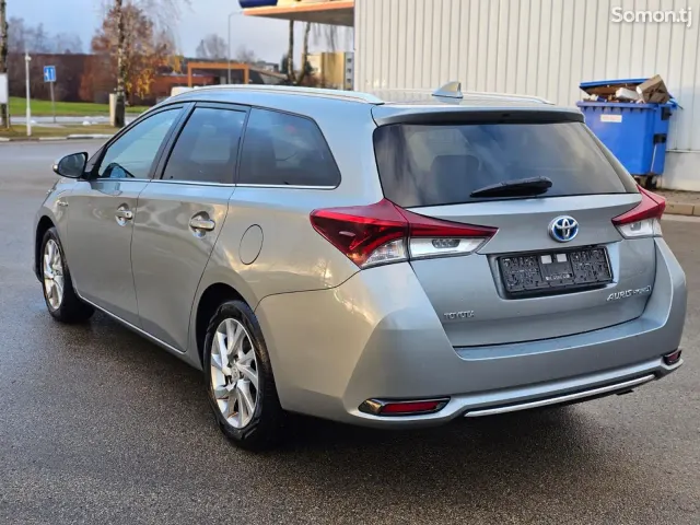 Toyota Auris 2015 · 1.8 AT