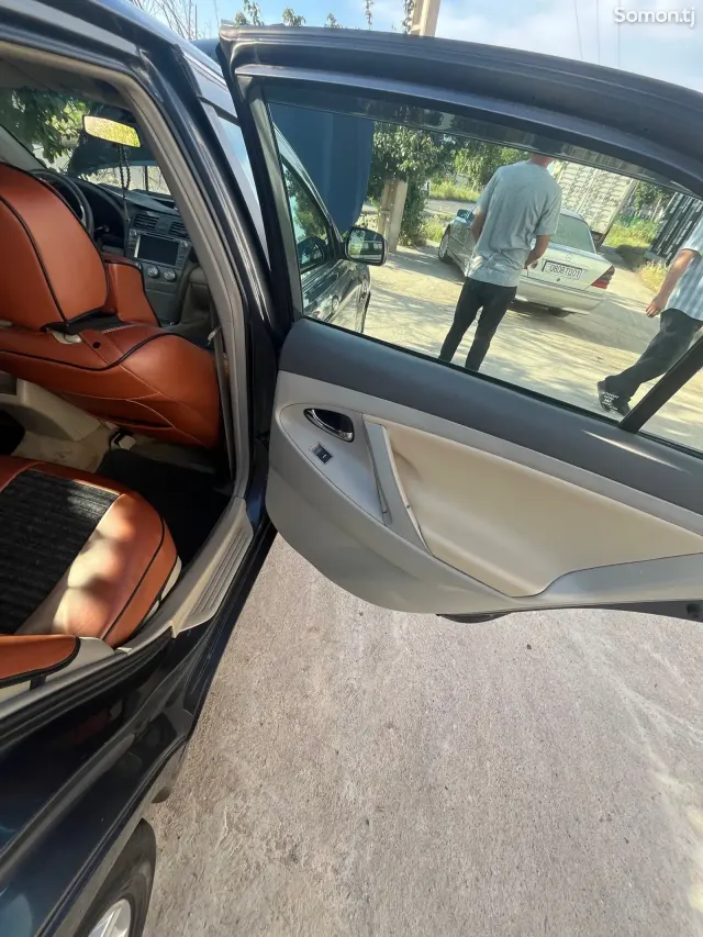 Toyota Camry 2011 · 2.5 AT