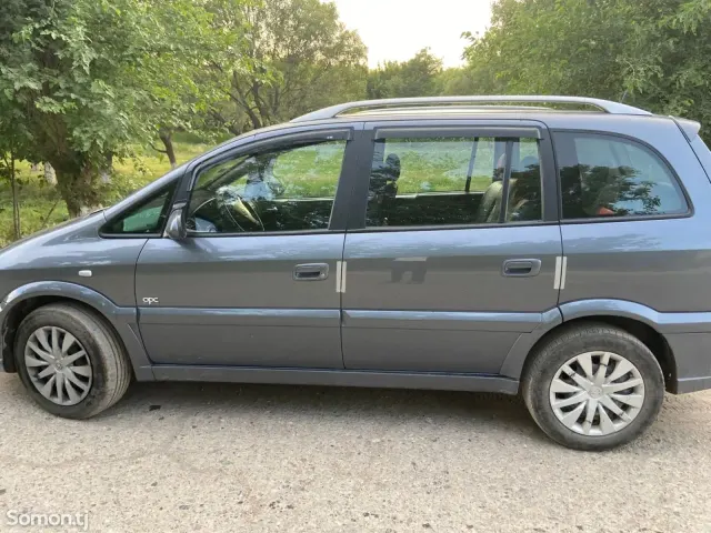 Opel Zafira 2005 · 1.8 MT
