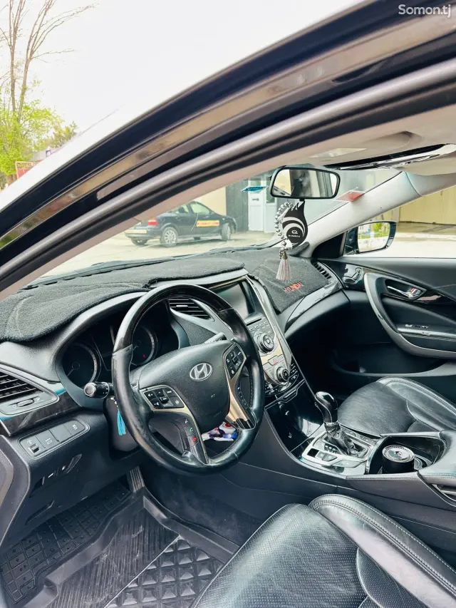Hyundai Grandeur 2012 · 3.0 AT