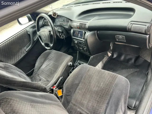 Opel Astra F 1995 · 1.6 MT
